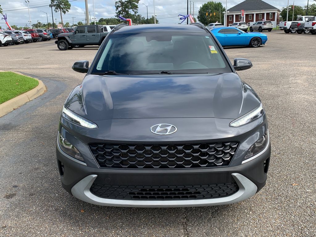 Used 2023 Hyundai Kona SEL w/ Cargo Package FWD image 3