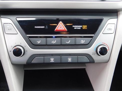 Used 2017 Hyundai Elantra SE FWD image 12