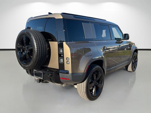 New 2026 Land Rover Defender 110 S image 4