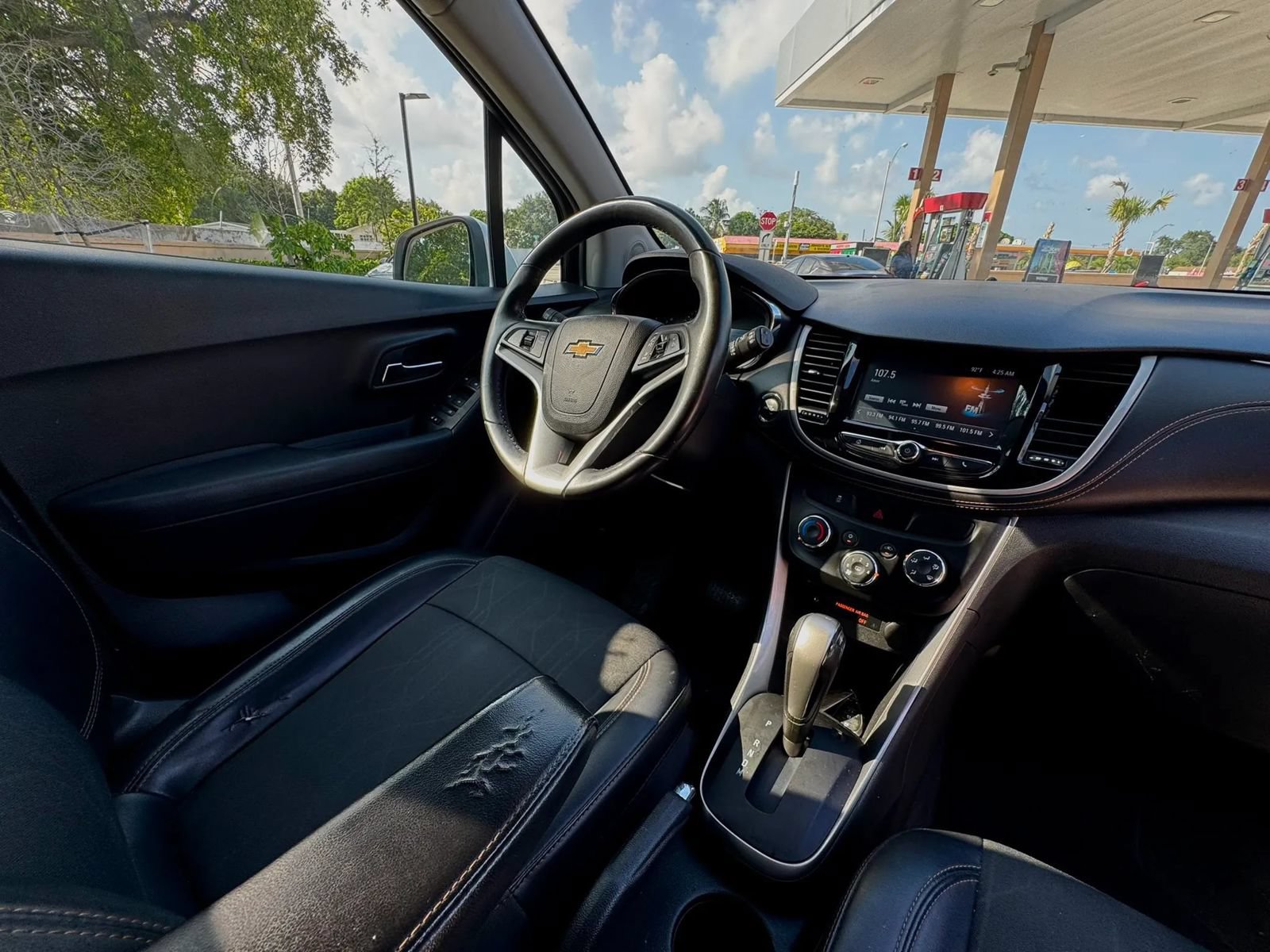Used 2020 Chevrolet Trax LT w/ LT Convenience Package FWD image 13
