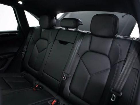 Certified 2026 Porsche Macan AWD/4WD image 36