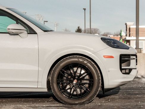 Used 2025 Porsche Cayenne GTS image 11