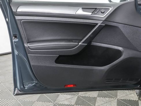 Used 2019 Volkswagen Golf Alltrack S image 32