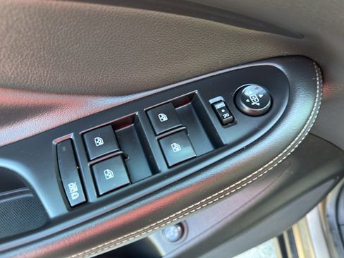 Used 2018 Buick Envision Essence w/ LPO, Cargo Package FWD image 11