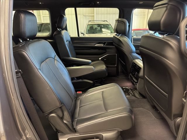 Used 2024 Jeep Wagoneer Series II w/ Premium Group I AWD/4WD image 27