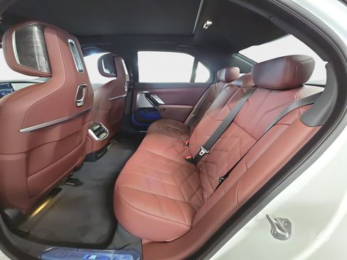 New 2026 BMW 750e xDrive w/ Executive Package image 9