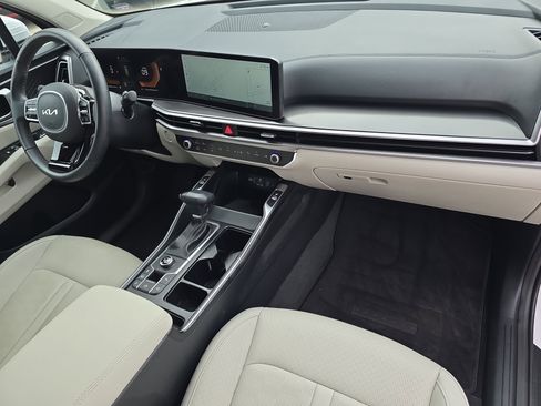 Certified 2025 Kia Sorento S image 13