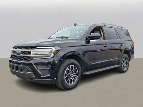 Used 2024 Ford Expedition XLT image 3