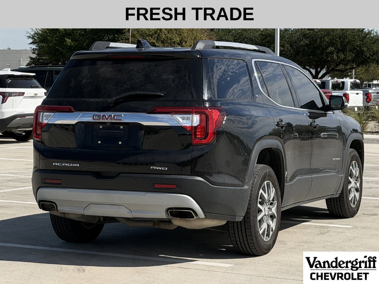 Used 2023 GMC Acadia SLT AWD/4WD image 4
