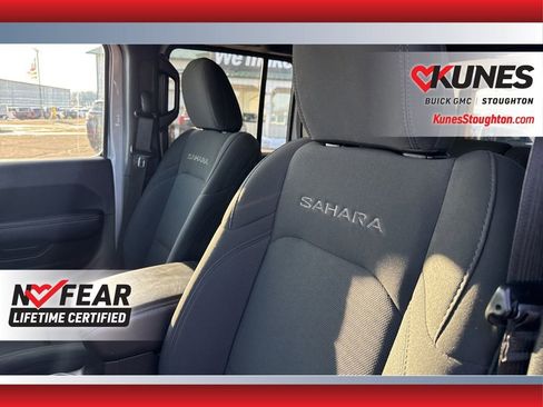 Used 2021 Jeep Wrangler Unlimited Sahara w/ Uconnect 4C Nav & Sound Group AWD/4WD image 23