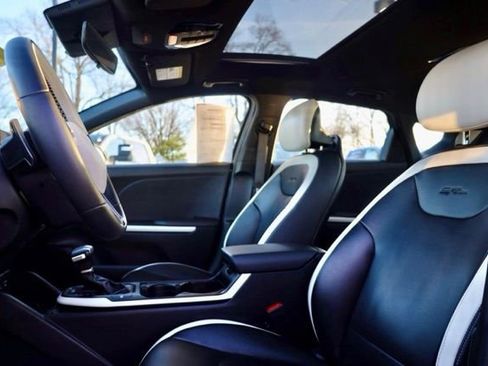 Used 2025 Kia K4 GT-Line w/ GT-Line Premium Package image 16