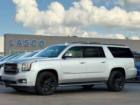 Used 2018 GMC Yukon XL SLT w/ Open Road Package AWD/4WD image 1