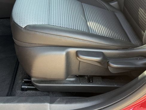 Used 2026 Chevrolet Trax LT FWD image 25