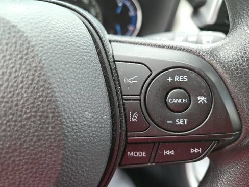 Used 2025 Toyota RAV4 XLE AWD/4WD image 11