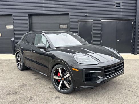 New 2026 Porsche Cayenne GTS AWD/4WD image 12
