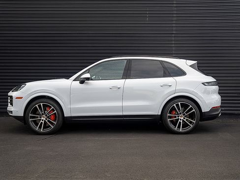 Certified 2025 Porsche Cayenne S image 2