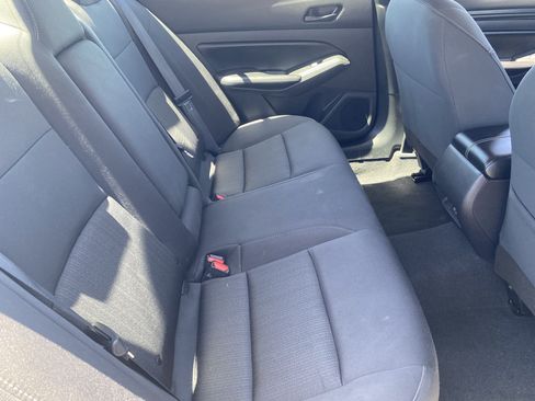 Used 2024 Nissan Altima 2.5 SV FWD image 12