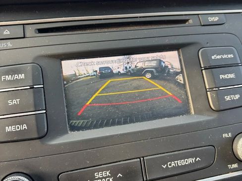 Used 2015 Kia Sedona LX w/ LX Convenience Package image 47