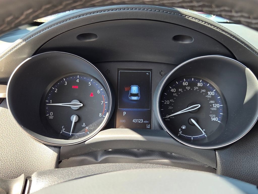 Used 2018 Toyota C-HR XLE FWD image 26