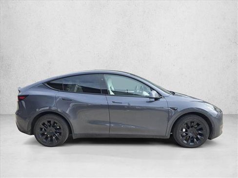 Used 2023 Tesla Model Y Long Range image 4