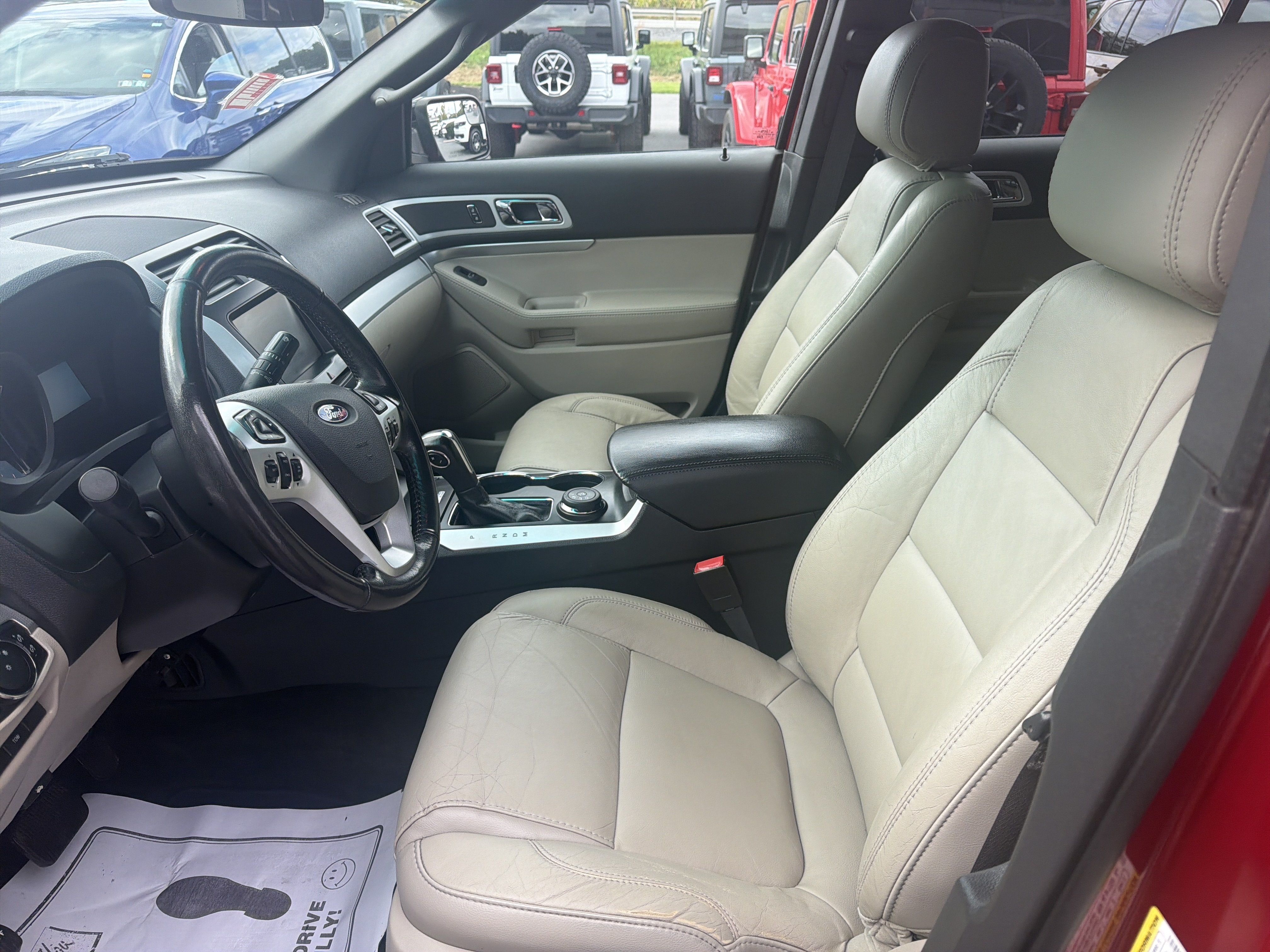 Used 2014 Ford Explorer XLT w/ Equipment Group 202A AWD/4WD image 12