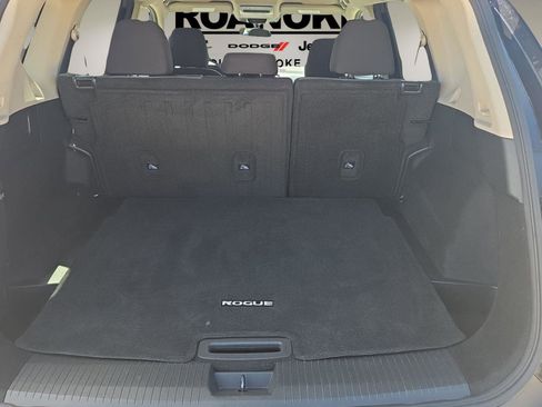 Used 2023 Nissan Rogue SV FWD image 14