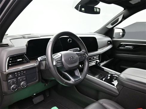 Used 2025 Chevrolet Tahoe Z71 image 11