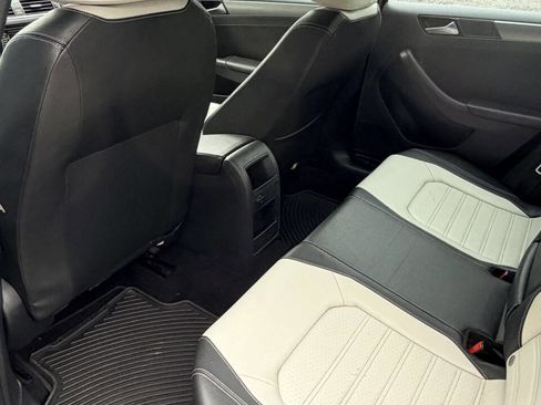 Used 2016 Volkswagen Jetta Sport FWD image 8