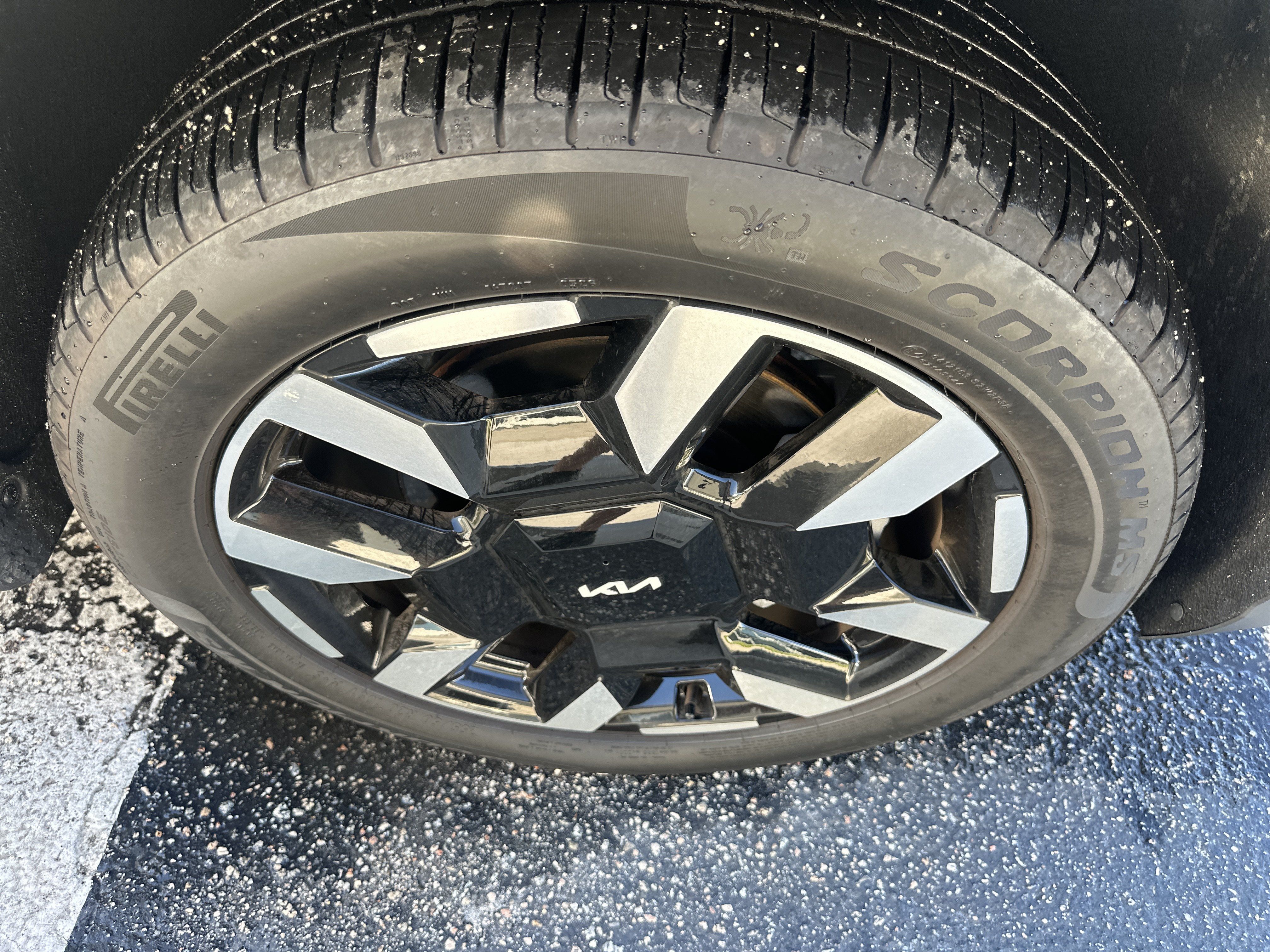 Used 2027 Kia Telluride S w/ Towing Package AWD/4WD image 6
