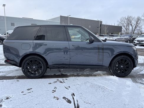 New 2025 Land Rover Range Rover SE image 3