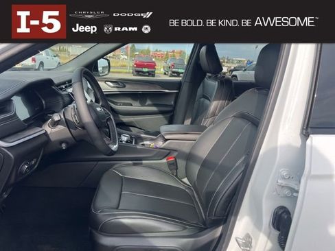 New 2025 Jeep Grand Cherokee L Limited w/ Luxury Tech Group II image 18