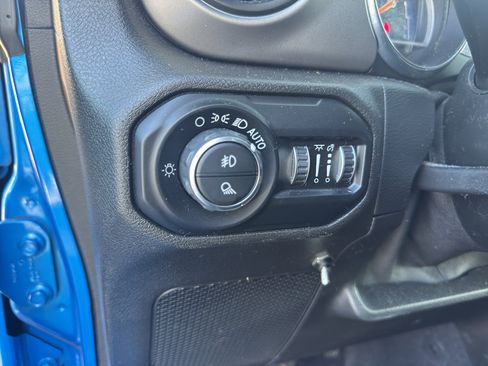 Used 2021 Jeep Gladiator Sport image 25