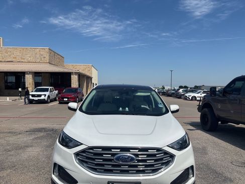 Used 2023 Ford Edge Titanium AWD/4WD image 3