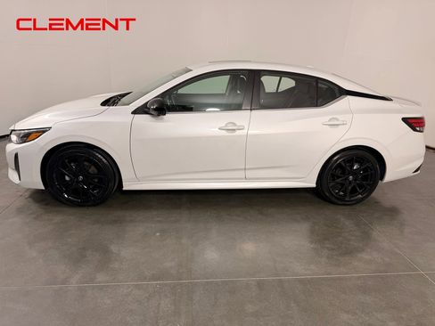 Used 2025 Nissan Sentra SR w/ SR Premium Package FWD image 9