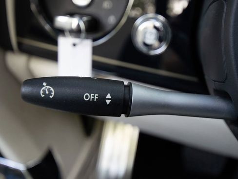 Used 2016 Rolls-Royce Phantom Drophead Coupe image 44