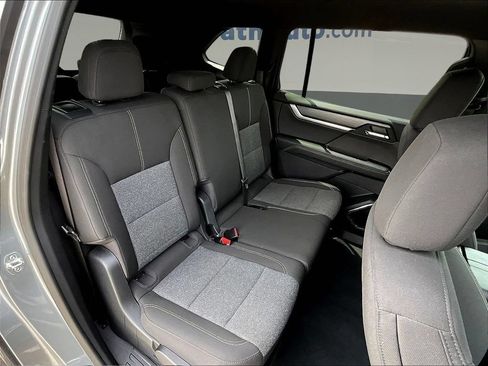 Used 2025 GMC Acadia Elevation AWD/4WD image 28