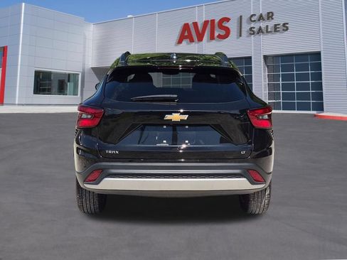 Used 2025 Chevrolet Trax LT w/ LT Convenience Package FWD image 7