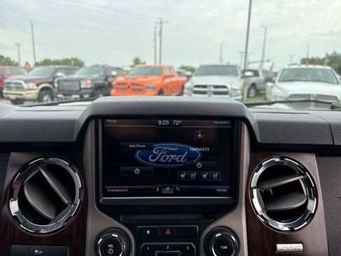 Used 2016 Ford F250 Lariat w/ Lariat Ultimate Package AWD/4WD image 17