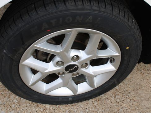 Used 2023 Kia Soul S image 12