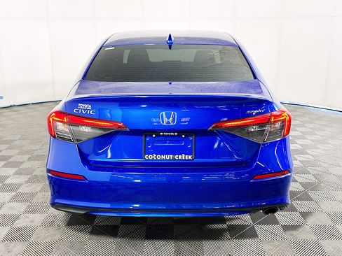 Used 2023 Honda Civic Sport image 4
