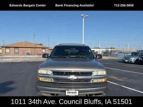Used 2002 Chevrolet Suburban LS image 3