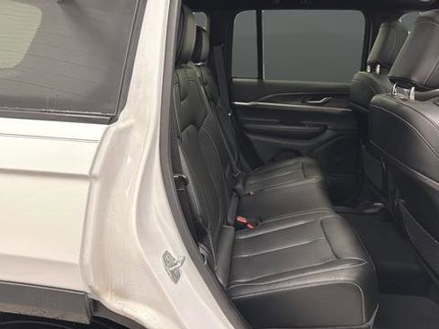 Used 2025 Jeep Grand Cherokee Limited w/ Black Appearance Package image 26