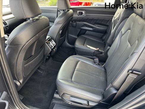Certified 2022 Kia Sorento SX image 12
