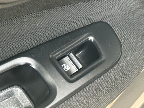 Used 2017 Jeep Renegade Latitude AWD/4WD image 30