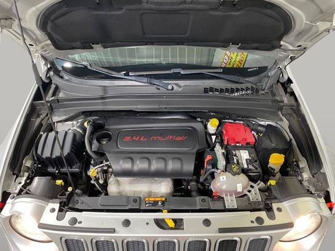 Used 2018 Jeep Renegade Limited w/ UConnect 8.4 Nav Group AWD/4WD image 28