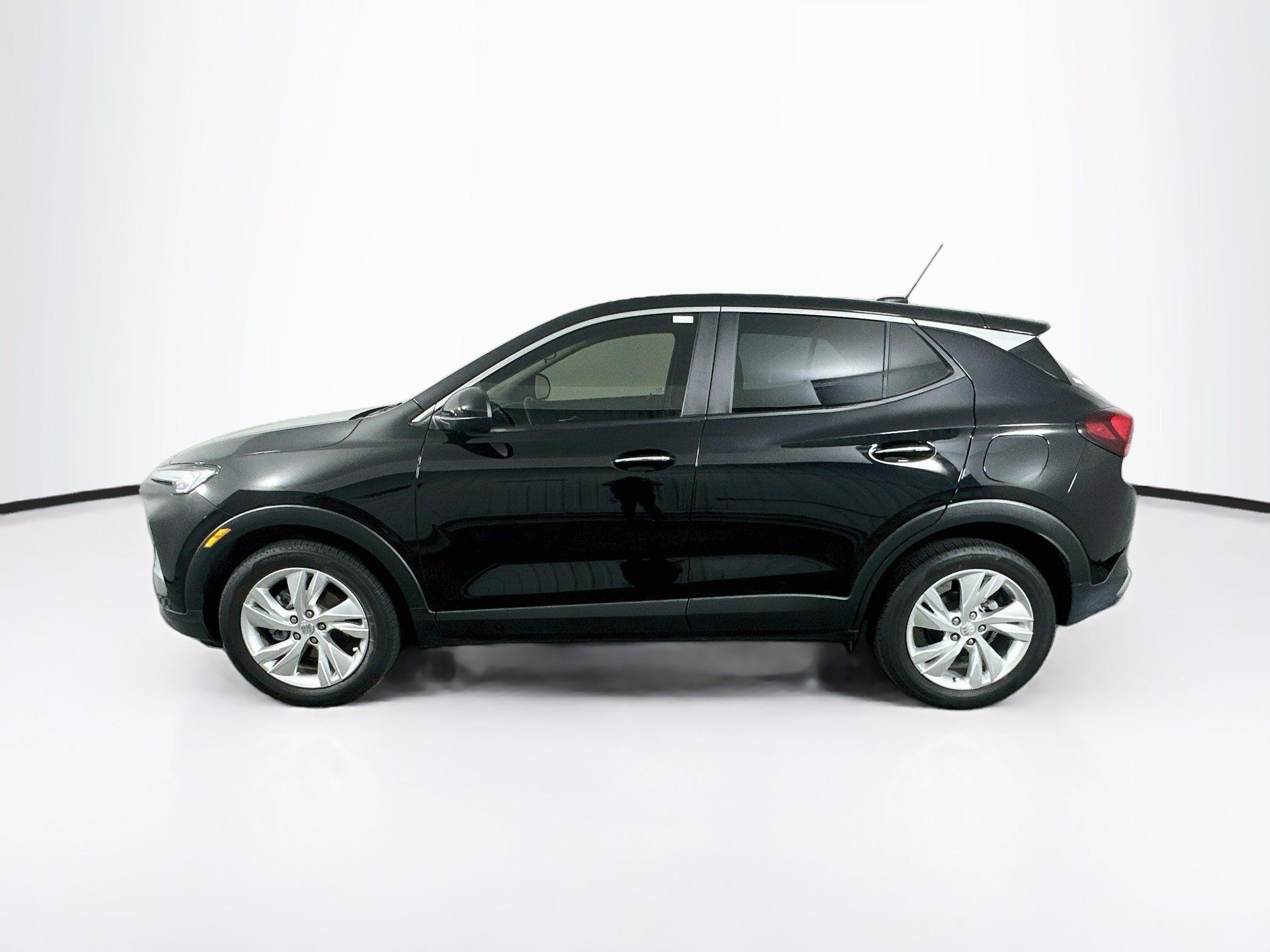 Used 2025 Buick Encore GX Preferred w/ Comfort Package FWD image 4