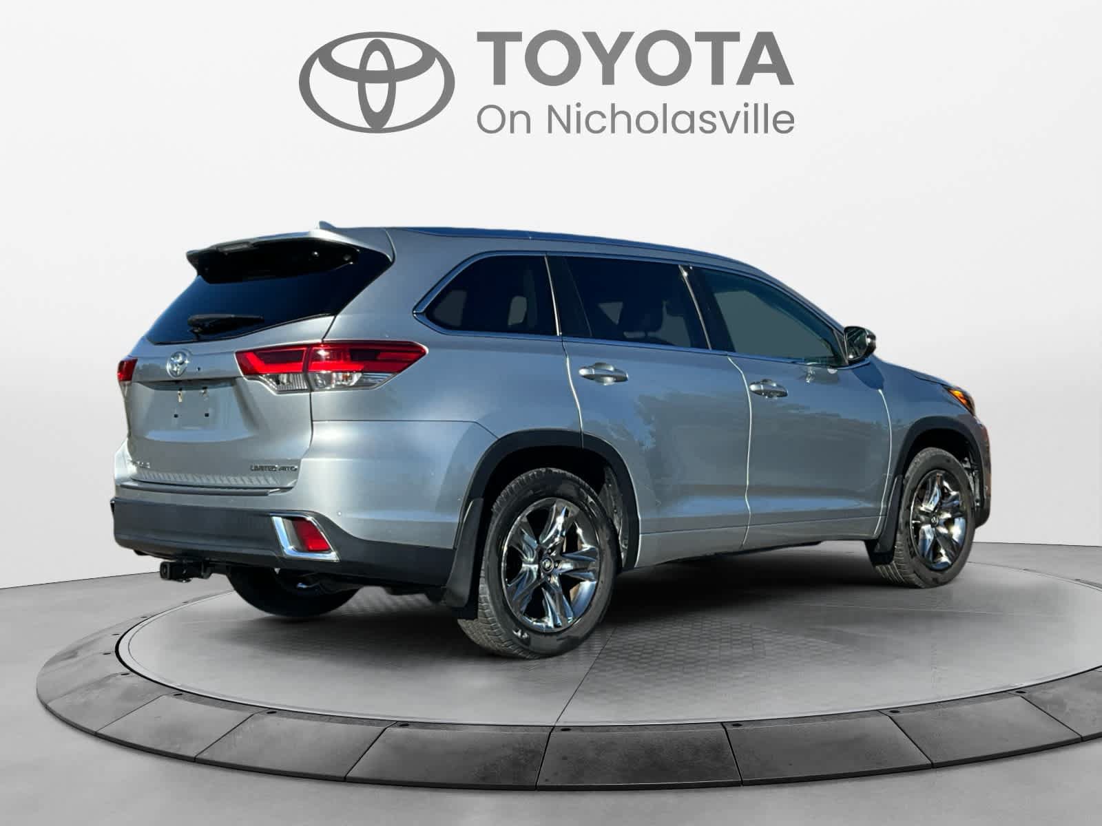 Used 2018 Toyota Highlander Limited Platinum AWD/4WD image 5