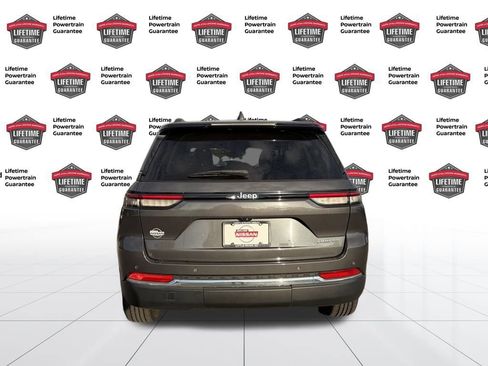 Used 2022 Jeep Grand Cherokee Laredo w/ Luxury Tech Group I image 4