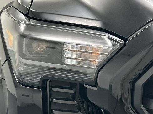 Certified 2024 Toyota Tacoma SR5 AWD/4WD image 24