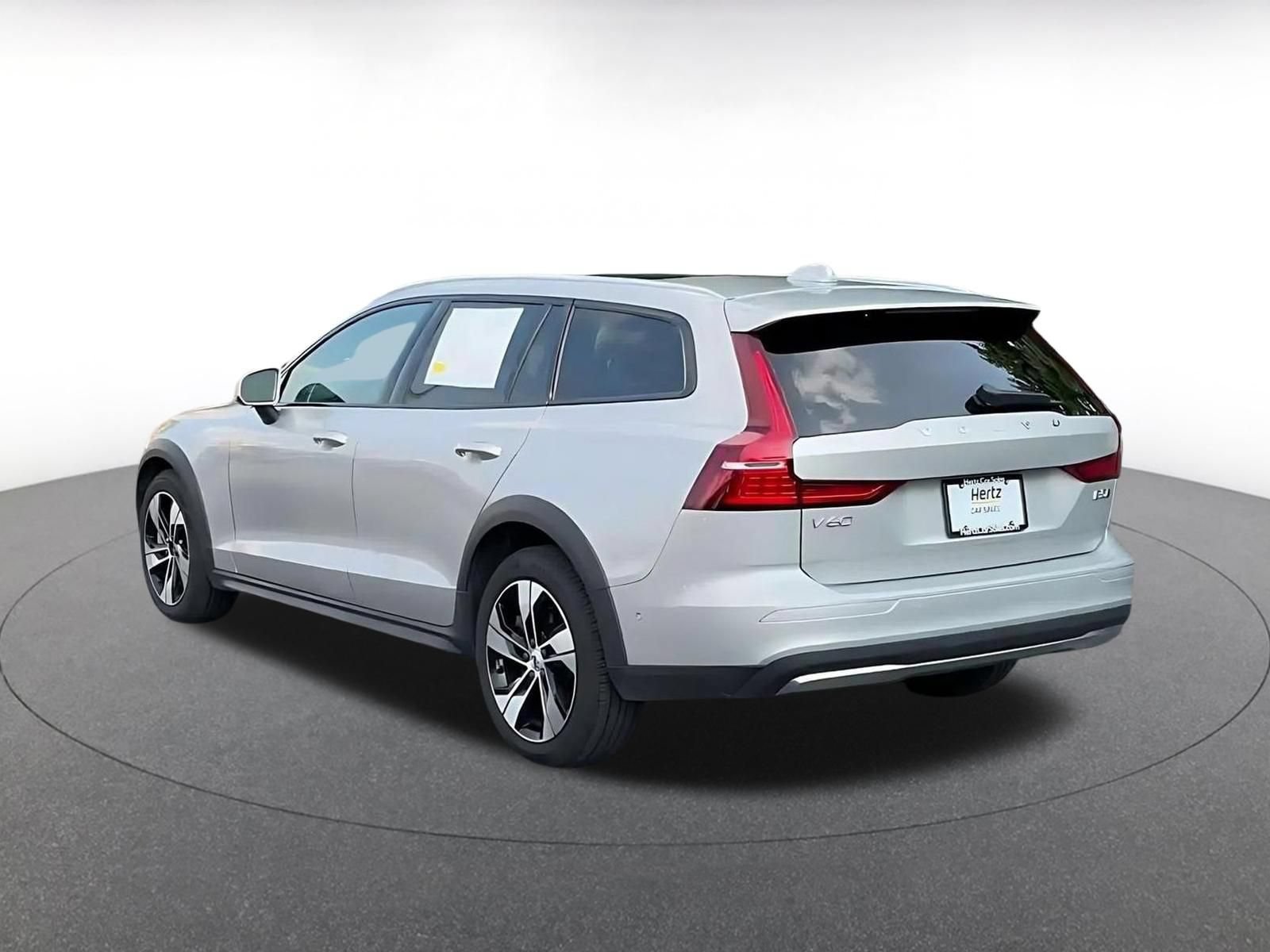 Used 2025 Volvo V60 B5 Cross Country Plus AWD/4WD image 10